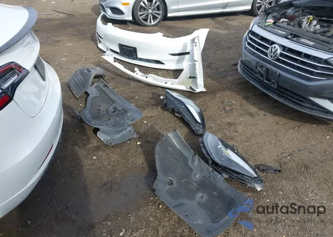 2022 Tesla Model 3 Performance Dual Motor All-Wheel Drive z USA, uszkodzony, nr VIN 5YJ3E1EC9NF102980